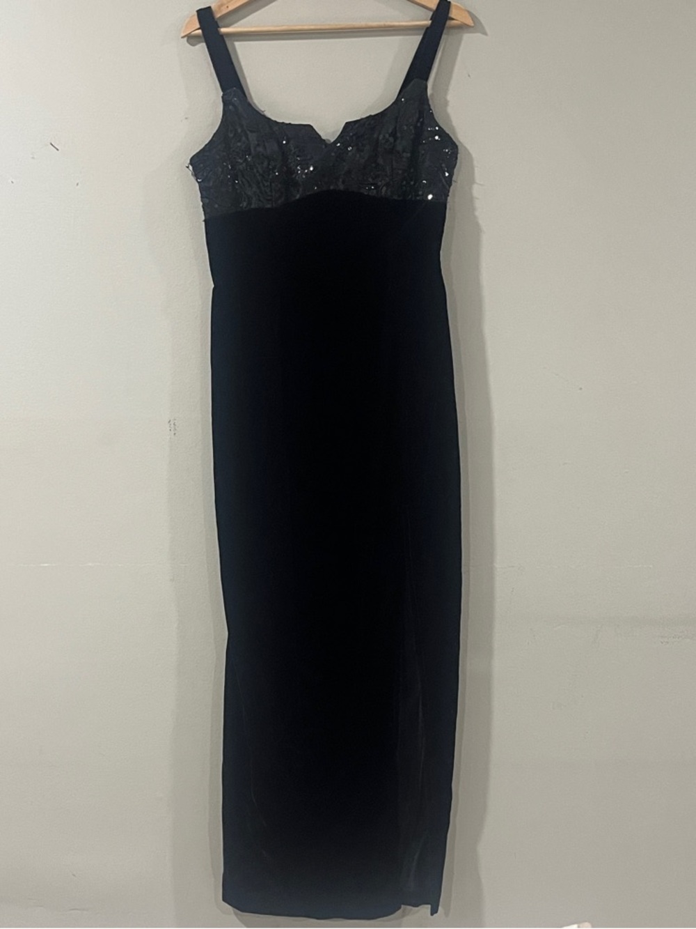 Jump Y2k  Black Velvet Maxi Dress with Sequined Lace Bodice